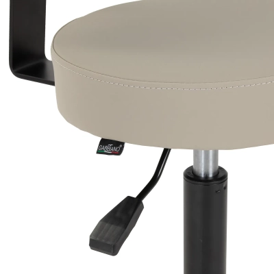 taboret-fryzjerski-gabbiano-d026-szaro-bezowy-dzwignia-regulacji-wysokosci-przy-siedzisku.webp
